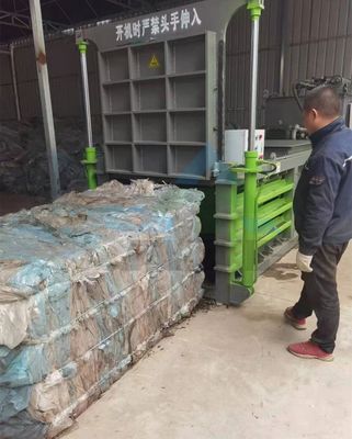 密度 プラスチックのボトル 包装 自動水平紙ゴミ 紙箱 紙プレス 包装機