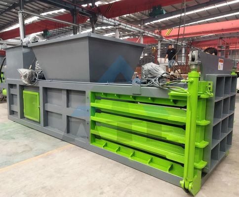 バール密度 顧客 2300 KG コンベヤー付き 水力水平アルミニウムバリングマシン