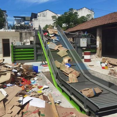 バール密度 顧客 2300 KG コンベヤー付き 水力水平アルミニウムバリングマシン