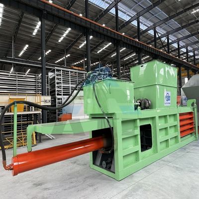 バール密度 顧客 2300 KG コンベヤー付き 水力水平アルミニウムバリングマシン