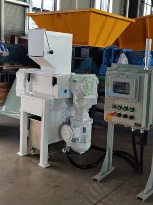 様々な産業における金属木材とプラスチックリサイクルのための汎用的な4軸シェードラー