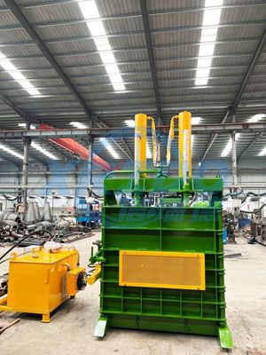 高生産性ゴミタイヤバレーラープレス 縦バレーラー機械 小売およびバレーリング