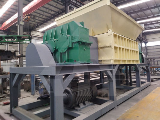 プラスチックボトル トラックタイヤとスクラップ金属リサイクルのための50kWのダブルシャフトシェードラー