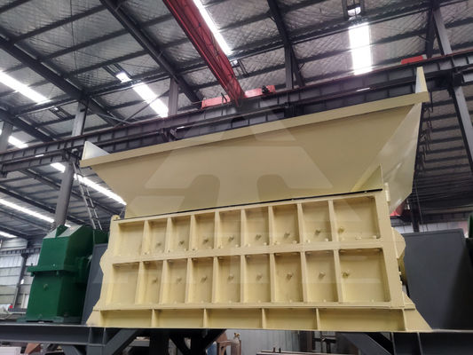 プラスチックボトル トラックタイヤとスクラップ金属リサイクルのための50kWのダブルシャフトシェードラー