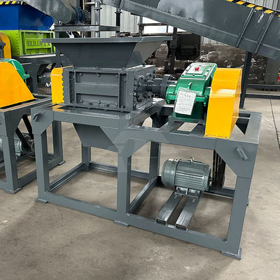 木製パレットとスクラップ金属/プラスチック輸送システムのための50kWのダブルシャフトシェードラー