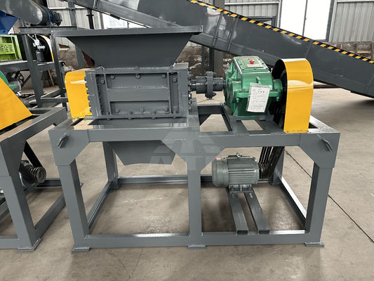 木製パレットとスクラップ金属/プラスチック輸送システムのための50kWのダブルシャフトシェードラー