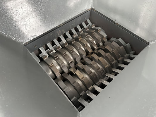木製パレットとスクラップ金属/プラスチック輸送システムのための50kWのダブルシャフトシェードラー