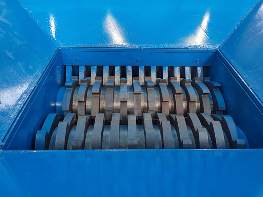200-2200mm 入力サイズ コンベヤー付きの二重軸 木材プラスチック紙箱シェラダー