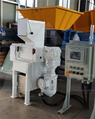 カスタマイズされた入力サイズ 四軸スクラップ金属 プラスチック廃棄物シェードラー クラッシャーマシン