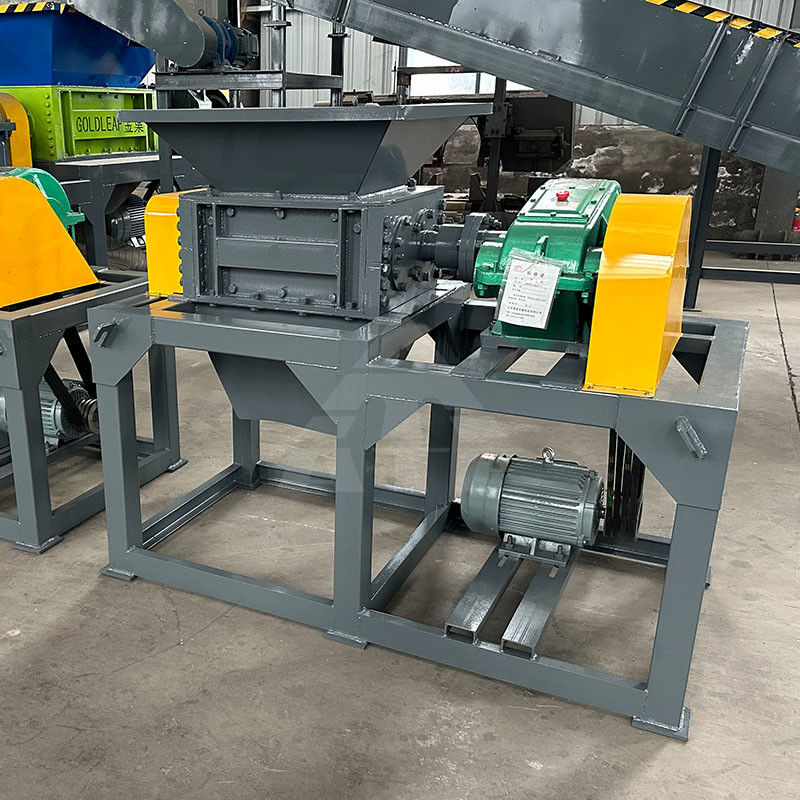 木製パレットとスクラップ金属/プラスチック輸送システムのための50kWのダブルシャフトシェードラー